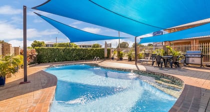 Cascade Motel In Townsville