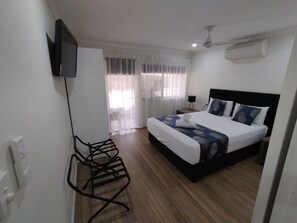 Soundproofing, iron/ironing board, cots/infant beds, free WiFi - Cascade Motel In Townsville (Rosslea)