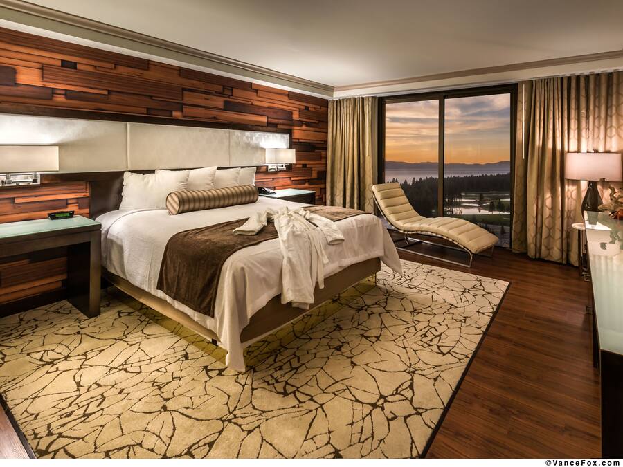 In-room safe, desk, iron/ironing board, bed sheets