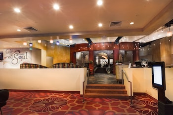 2 restaurants, lunch, dinner served; American cuisine at Bally