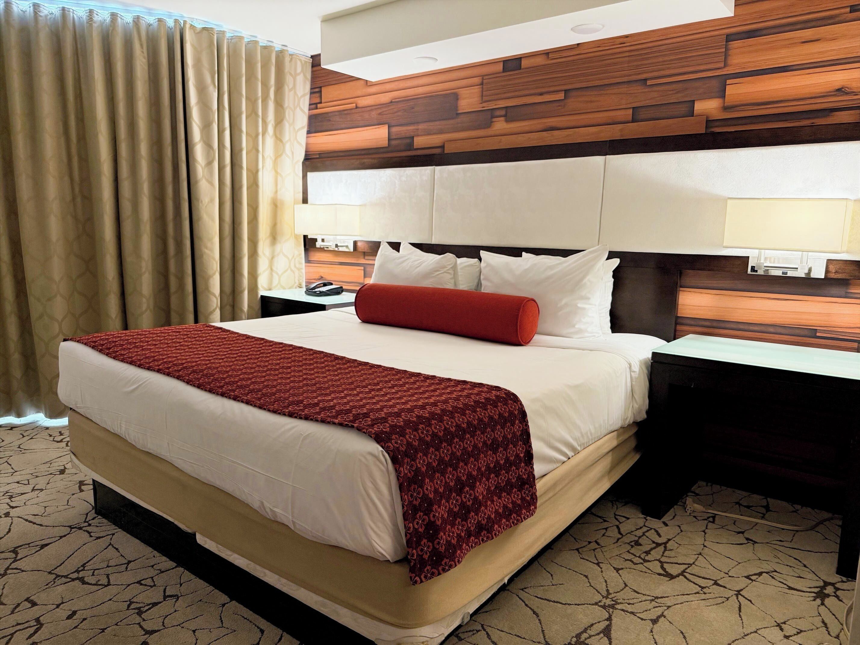 In-room safe, desk, iron/ironing board, bed sheets