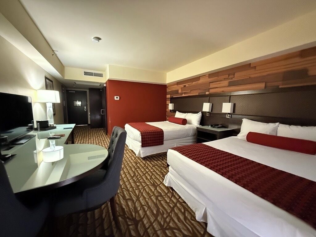 In-room safe, desk, iron/ironing board, bed sheets