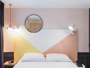 Standaard kamer, 1 tweepersoonsbed | Luxe beddengoed, een kluis op de kamer, een bureau, een laptopwerkplek