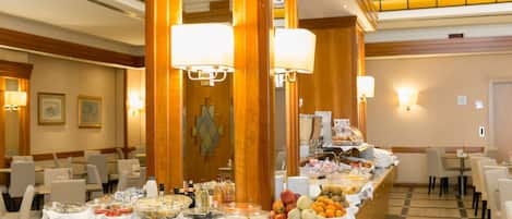 Daily buffet breakfast (EUR 16 per person)