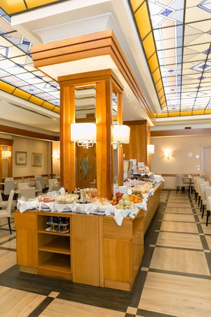 Daily buffet breakfast (EUR 16 per person)