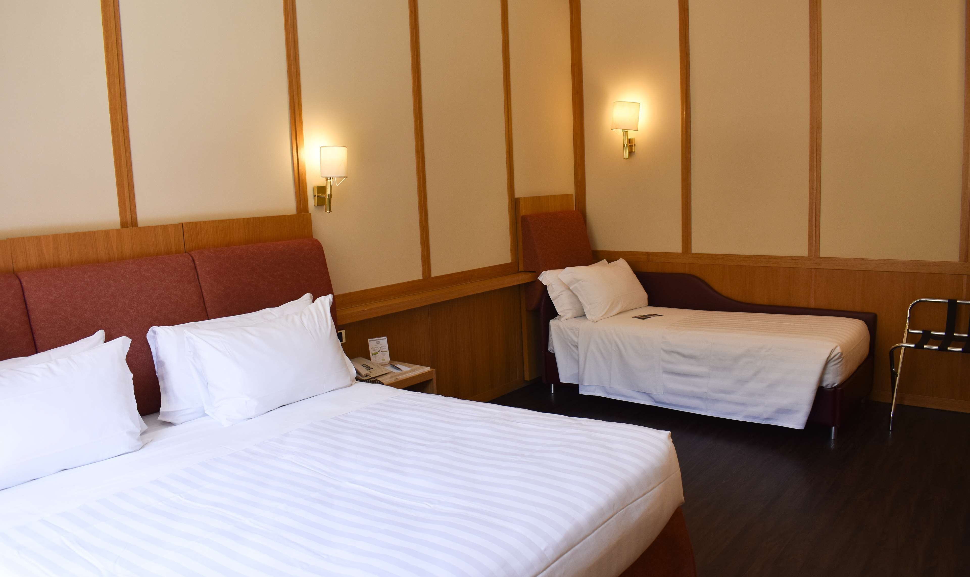 superior room, 1 king bed | 1 bedroom, premium bedding, minibar, in-room safe