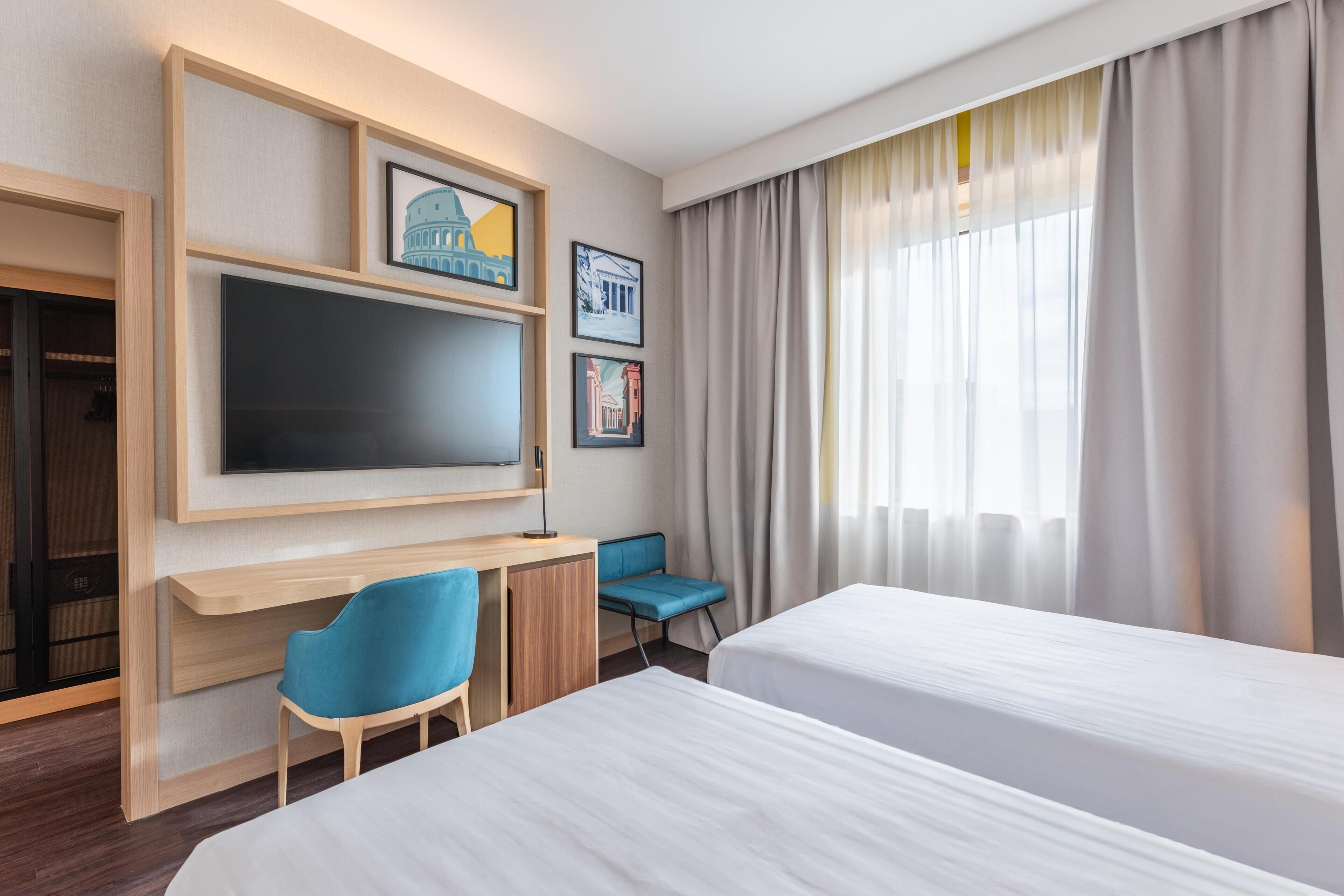 Premium bedding, minibar, in-room safe, desk