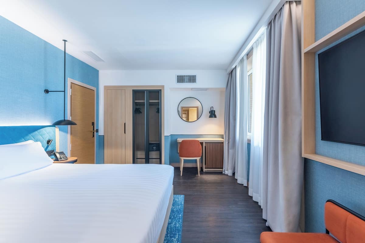 Habitació, 1 llit de matrimoni gran, accessible | Roba de llit d'alta qualitat, minibar i caixa forta a l'habitació