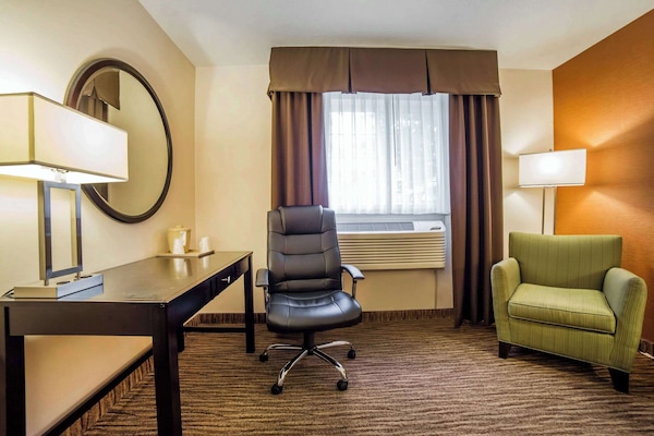 In-room safe, desk, laptop workspace, blackout drapes