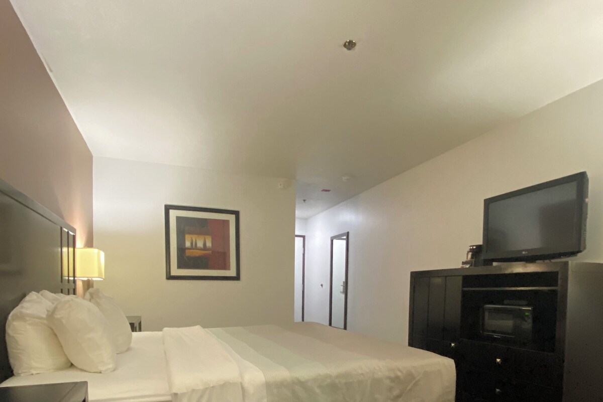 In-room safe, desk, laptop workspace, blackout drapes
