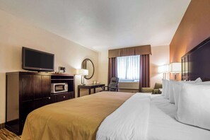 Standard Room, 1 King Bed, Non Smoking | In-room safe, desk, laptop workspace, blackout drapes - Quality Inn Post Falls - Coeur d'Alene (Post Falls)