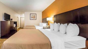 Safe på rommet, skrivebord og skrivebord for bærbar PC