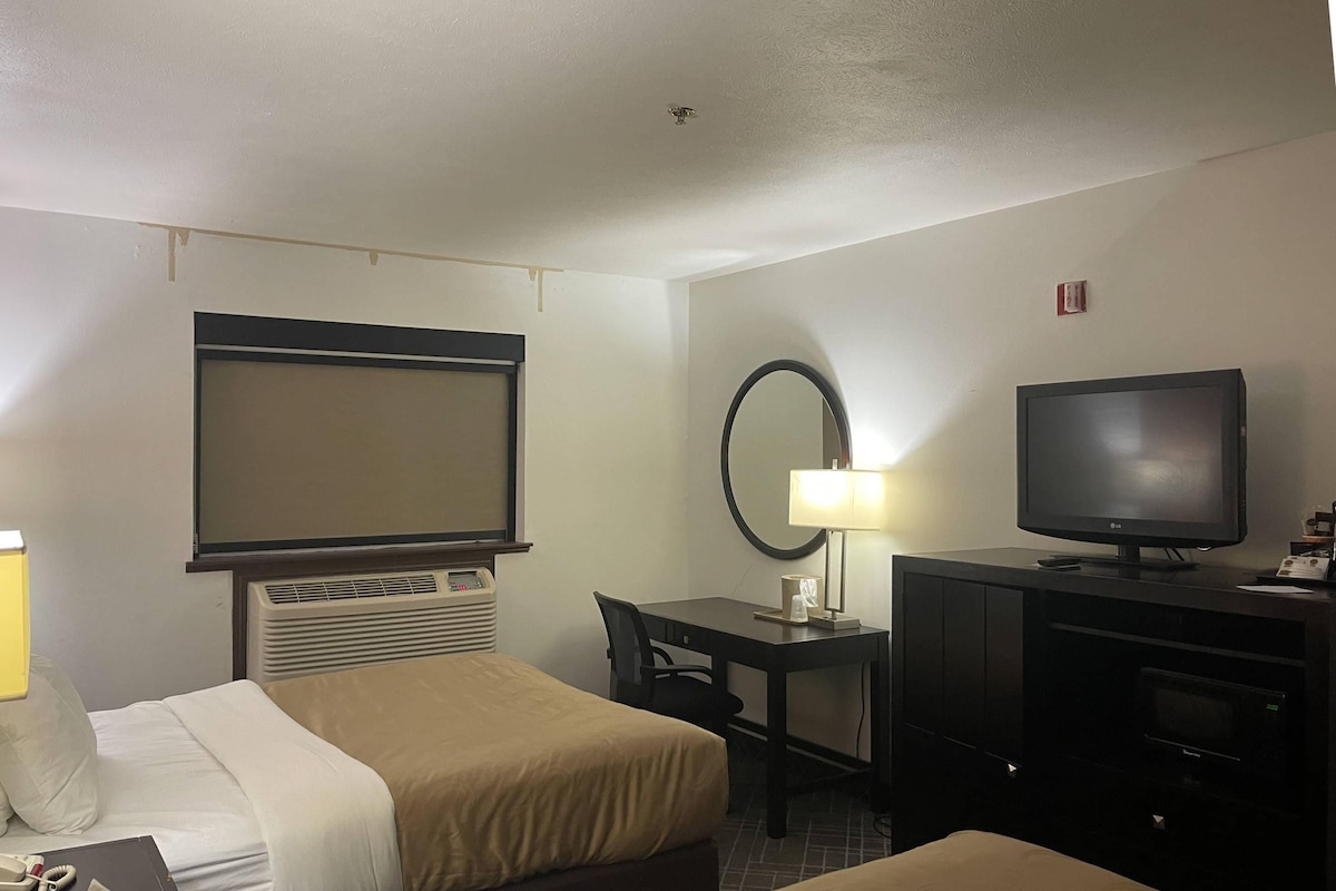 In-room safe, desk, laptop workspace, blackout drapes