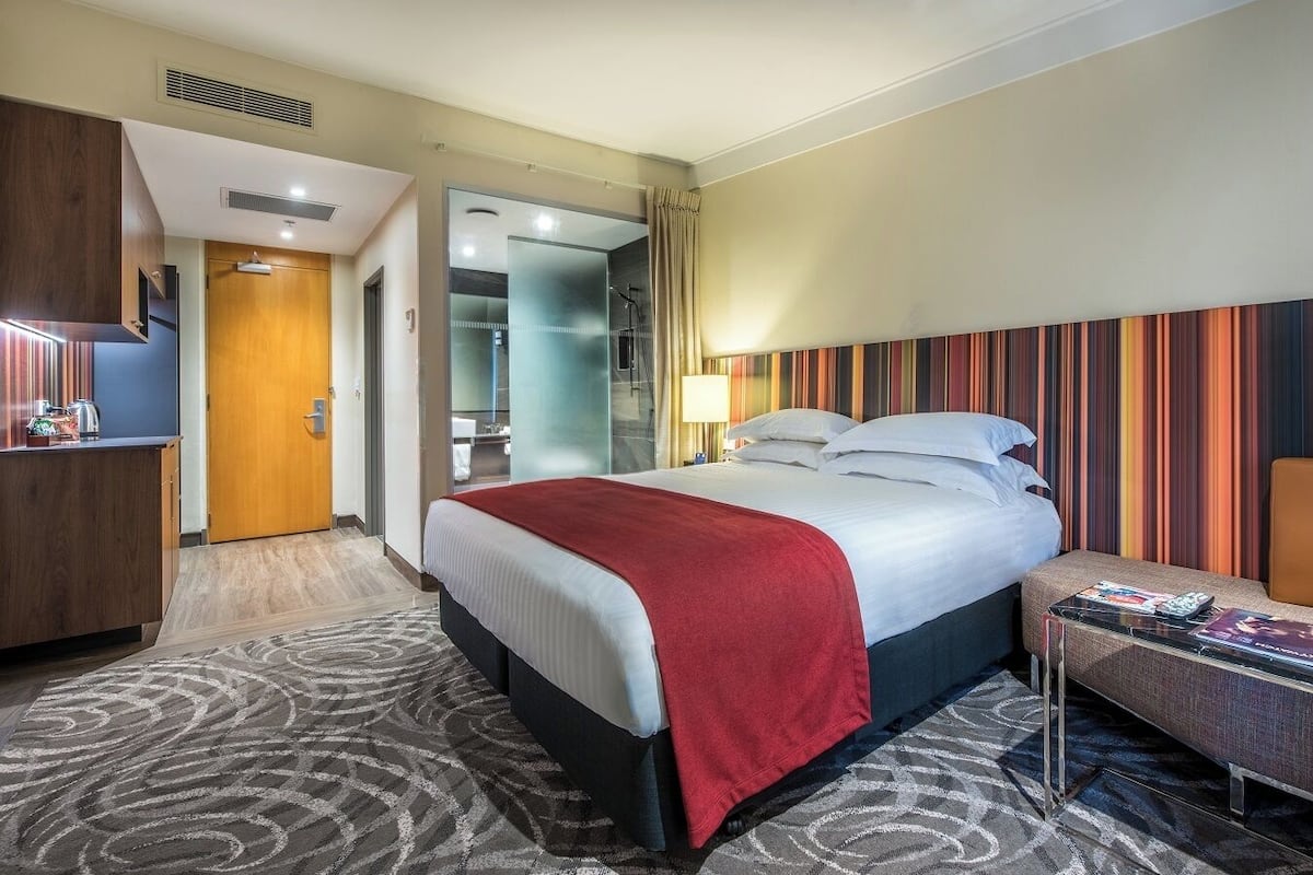 Bureau King | Cofres nos quartos, espaço de trabalho para notebook