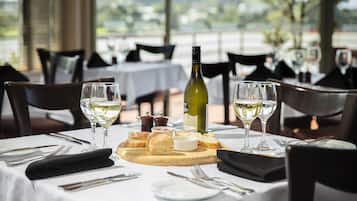 Breakfast, lunch, dinner served; local cuisine