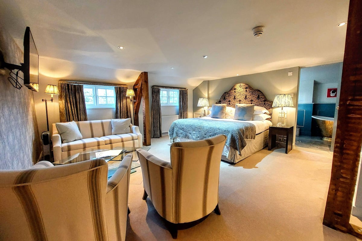 roomy | 1 bedroom, individually decorated, individually furnished, free wifi