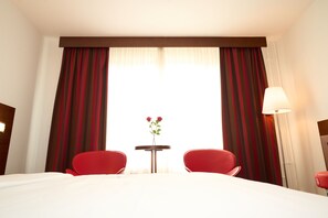 Hochwertige Bettwaren, Daunenbettdecken, Select-Comfort-Betten, Minibar