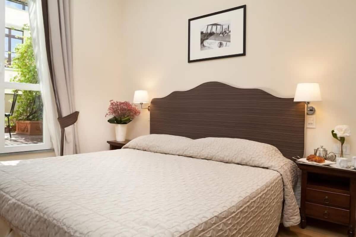 Minibar, in-room safe, individually decorated, individually furnished