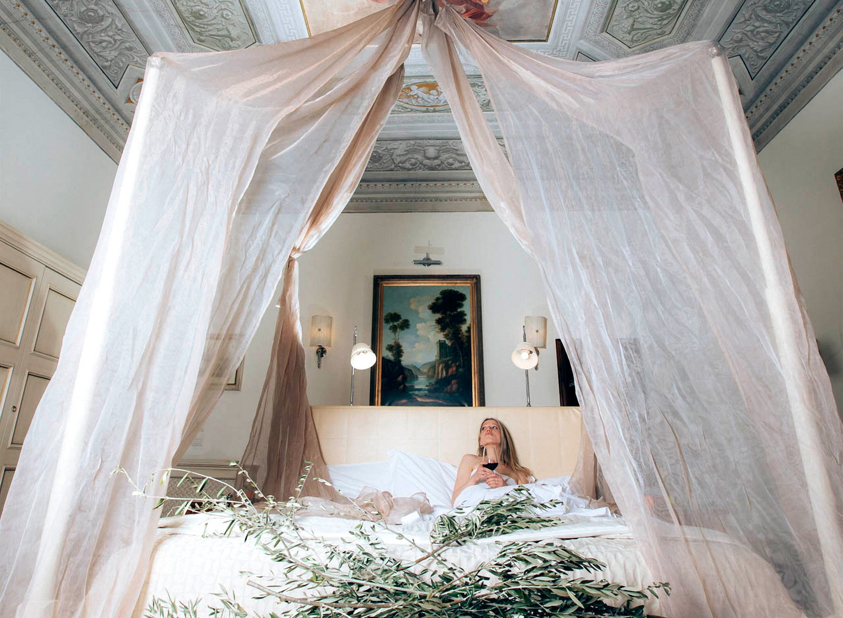 Presidential Suite | Minibar, in-room safe, individually decorated, individually furnished