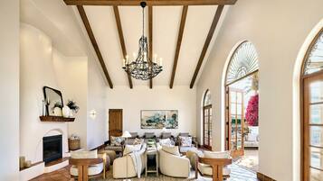 Salas de tratamientos para parejas, sauna, bañera de hidromasaje