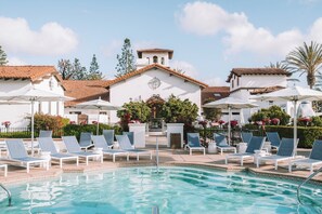 Couples treatment room(s), sauna, hot tub, steam room, body treatments