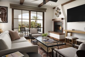 Televisión, reproductor de DVD, tenis de mesa y películas con cargo 