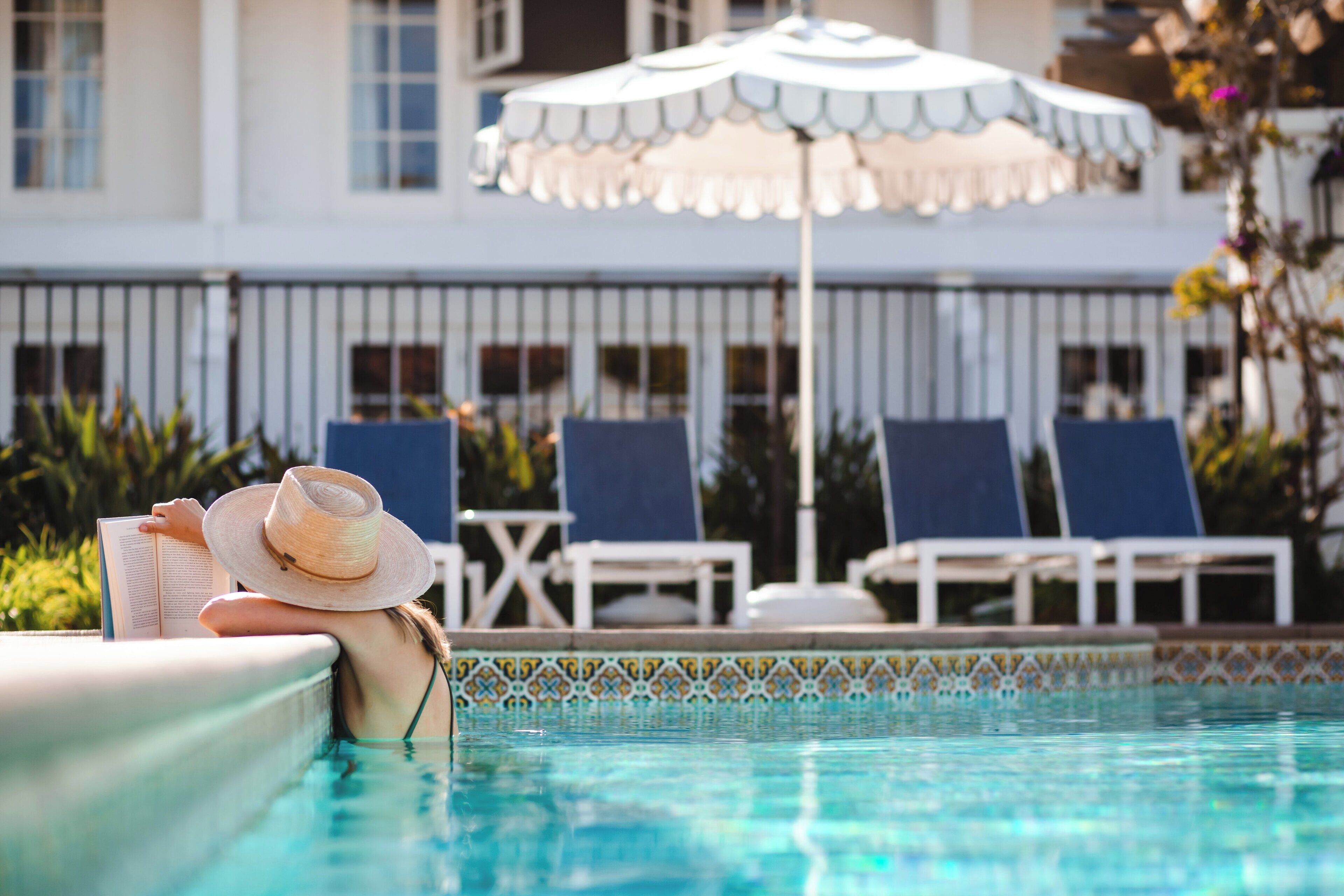 8 outdoor pools, open 8:00 am to 10:00 pm, pool cabanas (surcharge)