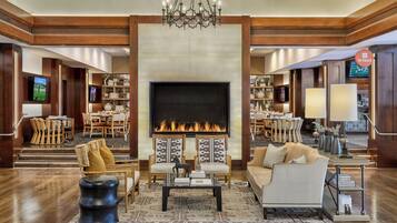 2 bars/lounges, 4 poolside bars