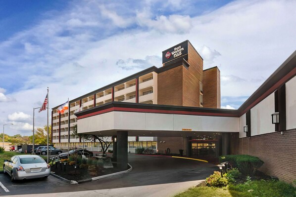 A hotel with a prominent sign reading "Best Western Plus," featuring a modern design with a flat roof and a brick facade.