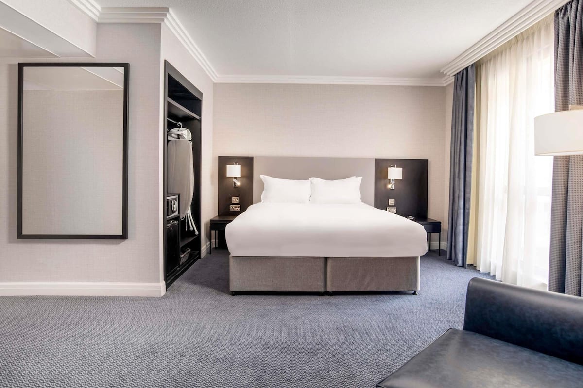 Family Room | 1 bedroom, Egyptian cotton sheets, premium bedding, Select Comfort beds
