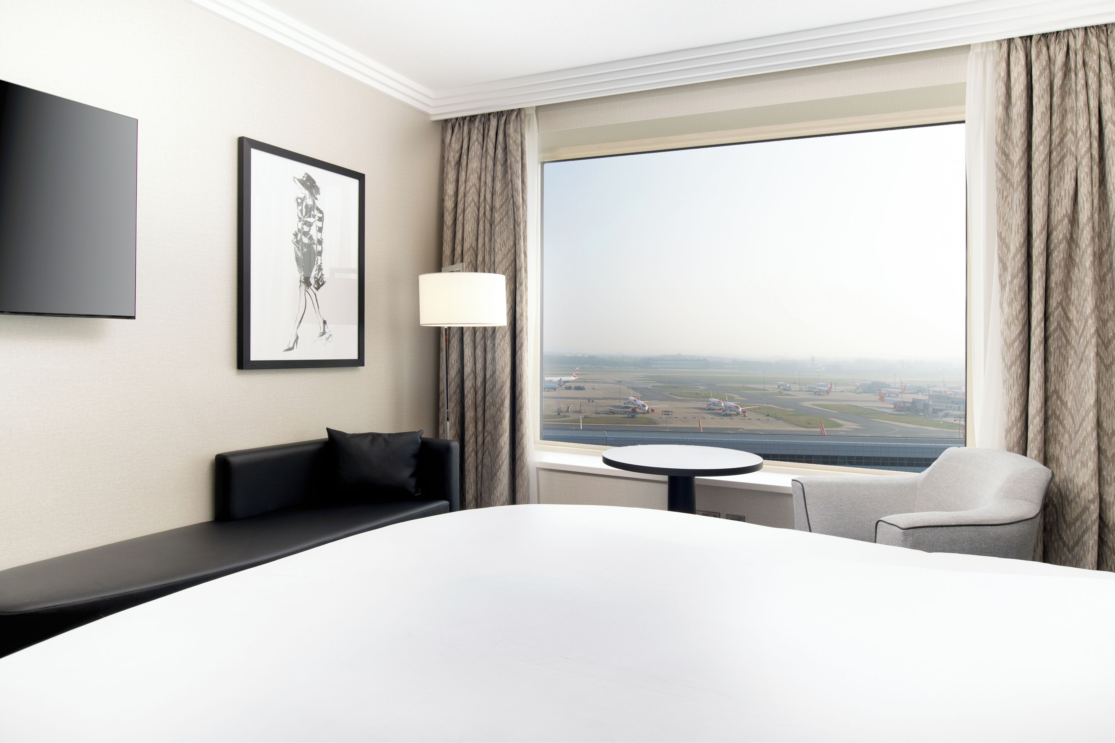高级房, 1 张大床 (Runway View) | 客房景观