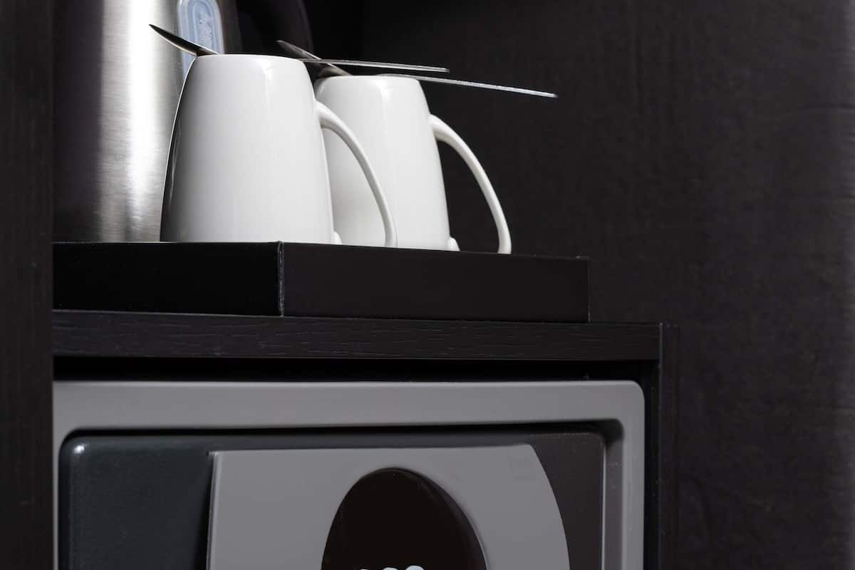 1 bedroom, Egyptian cotton sheets, premium bedding, Select Comfort beds