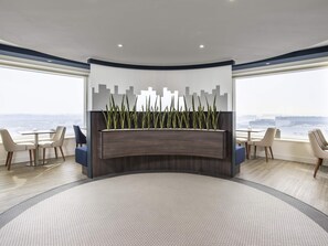 1 bedroom, Egyptian cotton sheets, premium bedding, Select Comfort beds - Sofitel London Gatwick (Gatwick)