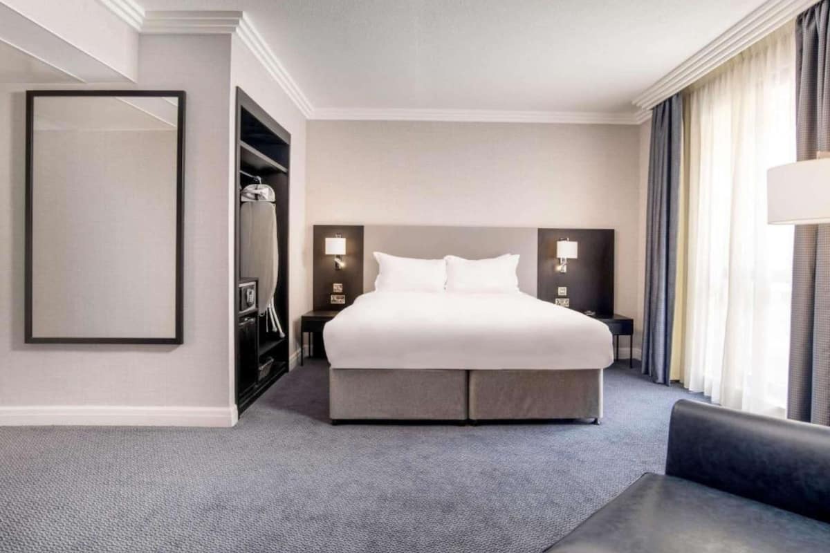 Family Room | 1 bedroom, Egyptian cotton sheets, premium bedding, Select Comfort beds