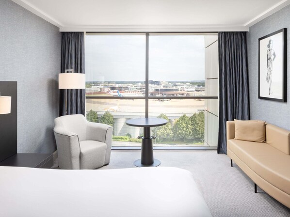 Superior Room, 1 Queen Bed (Runway View) | 1 bedroom, Egyptian cotton sheets, premium bedding, Select Comfort beds - Sofitel London Gatwick (Gatwick)
