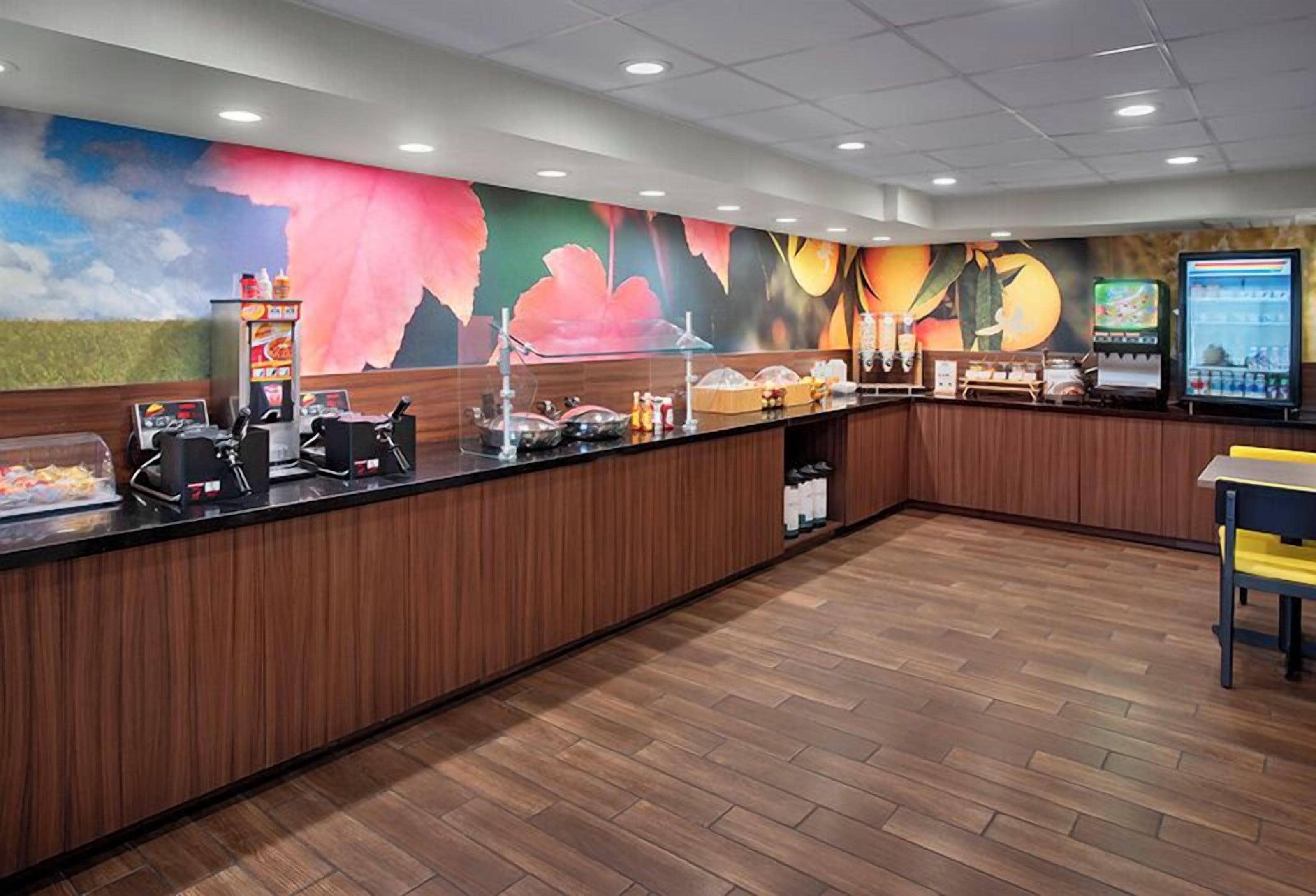 free daily continental breakfast