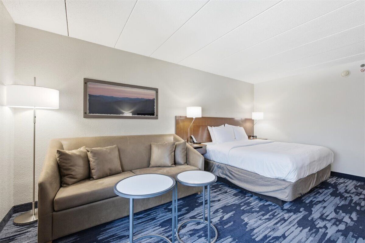 Zimmersafe, Schreibtisch, Verdunkelungsvorhänge, schallisolierte Zimmer