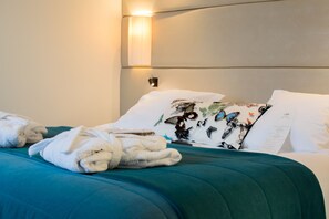 Junior Suite, 1 Double Bed | In-room safe, desk, blackout drapes, soundproofing - Hotel Paris Neuilly (Neuilly-sur-Seine)