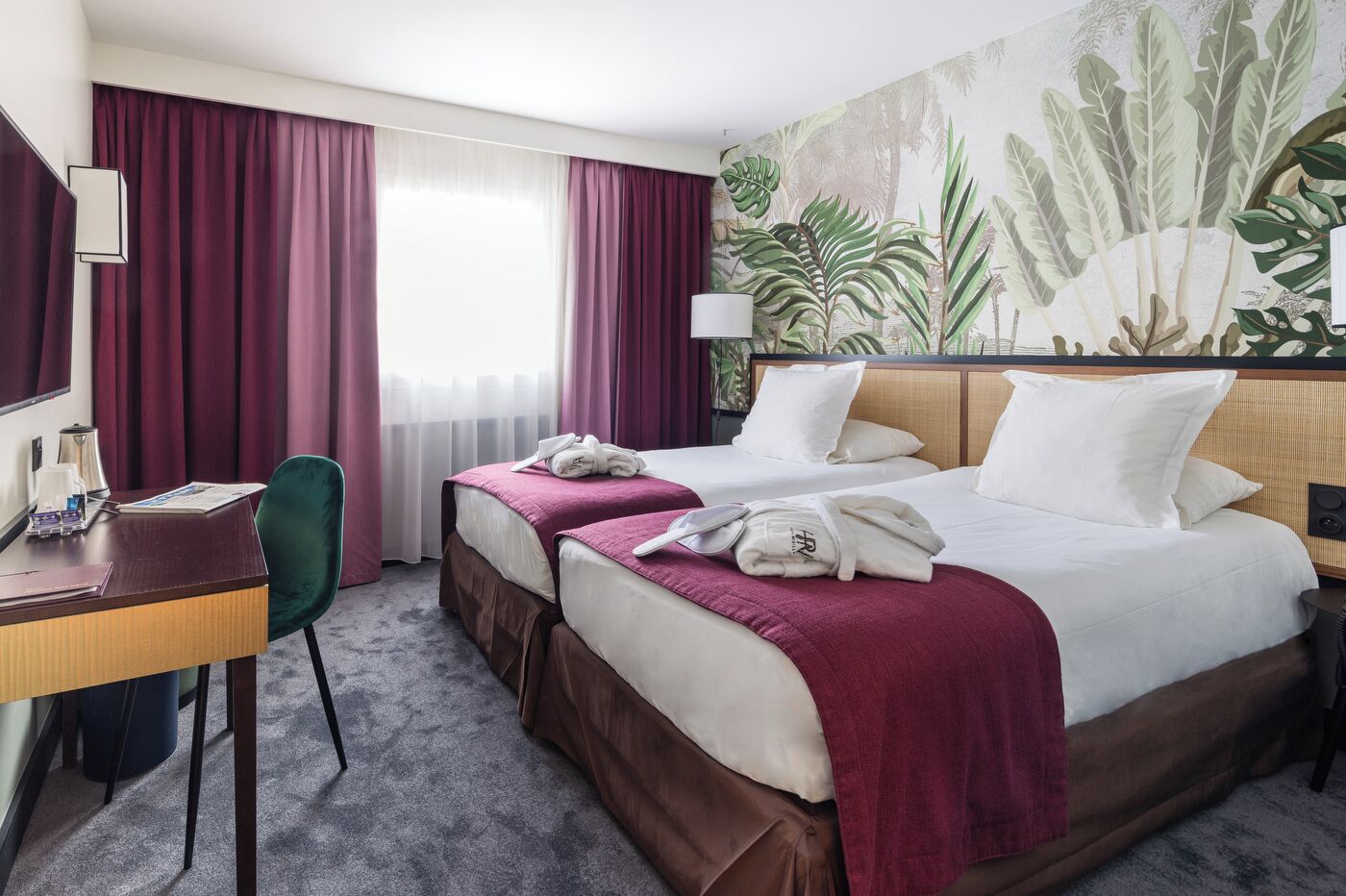 Deluxe Twin Room | In-room safe, desk, blackout drapes, soundproofing