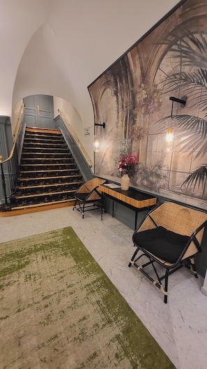 Reception - Hotel Paris Neuilly (Neuilly-sur-Seine)