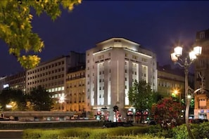 Front of property - Hotel Paris Neuilly (Neuilly-sur-Seine)