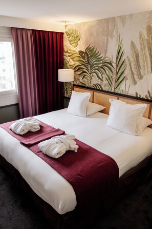 Deluxe Double Room | In-room safe, desk, blackout drapes, soundproofing - Hotel Paris Neuilly (Neuilly-sur-Seine)