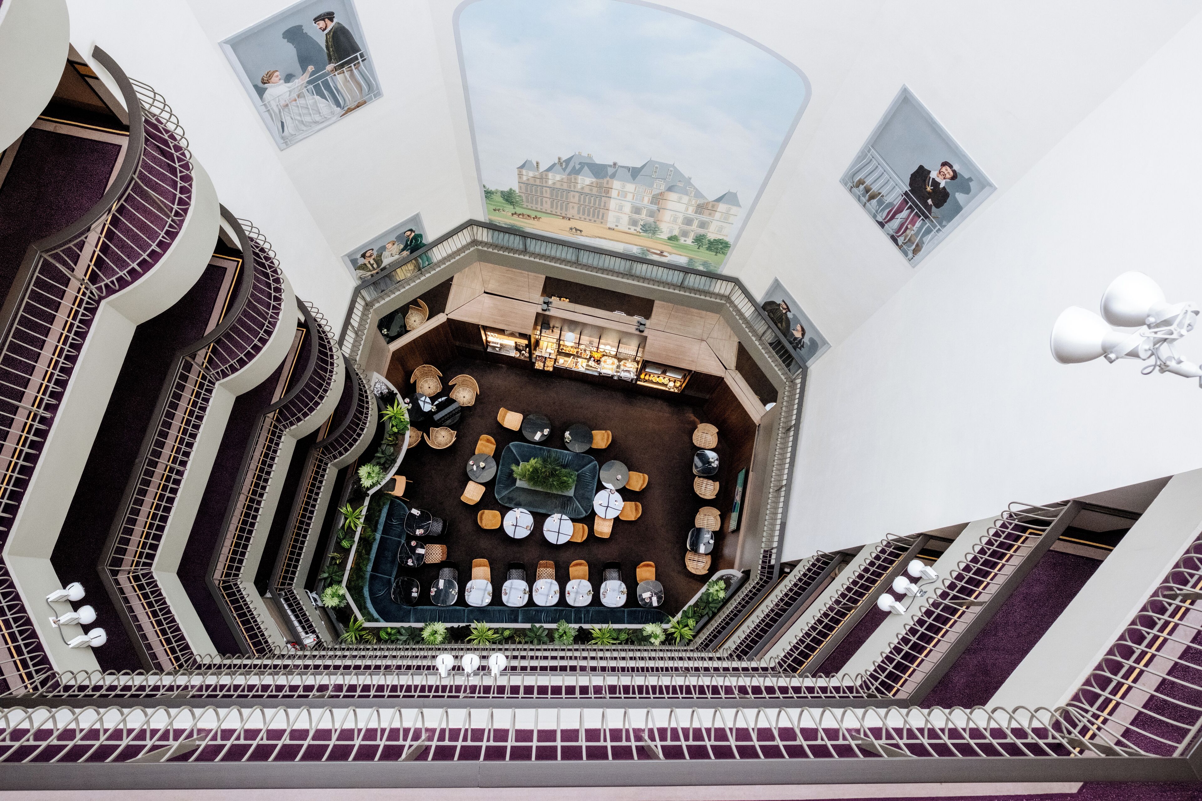 Televisión de pantalla plana, películas con cargo