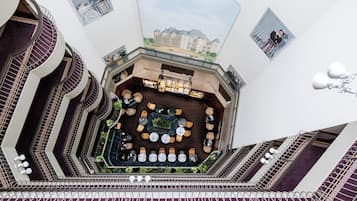 Televisión de pantalla plana, películas con cargo