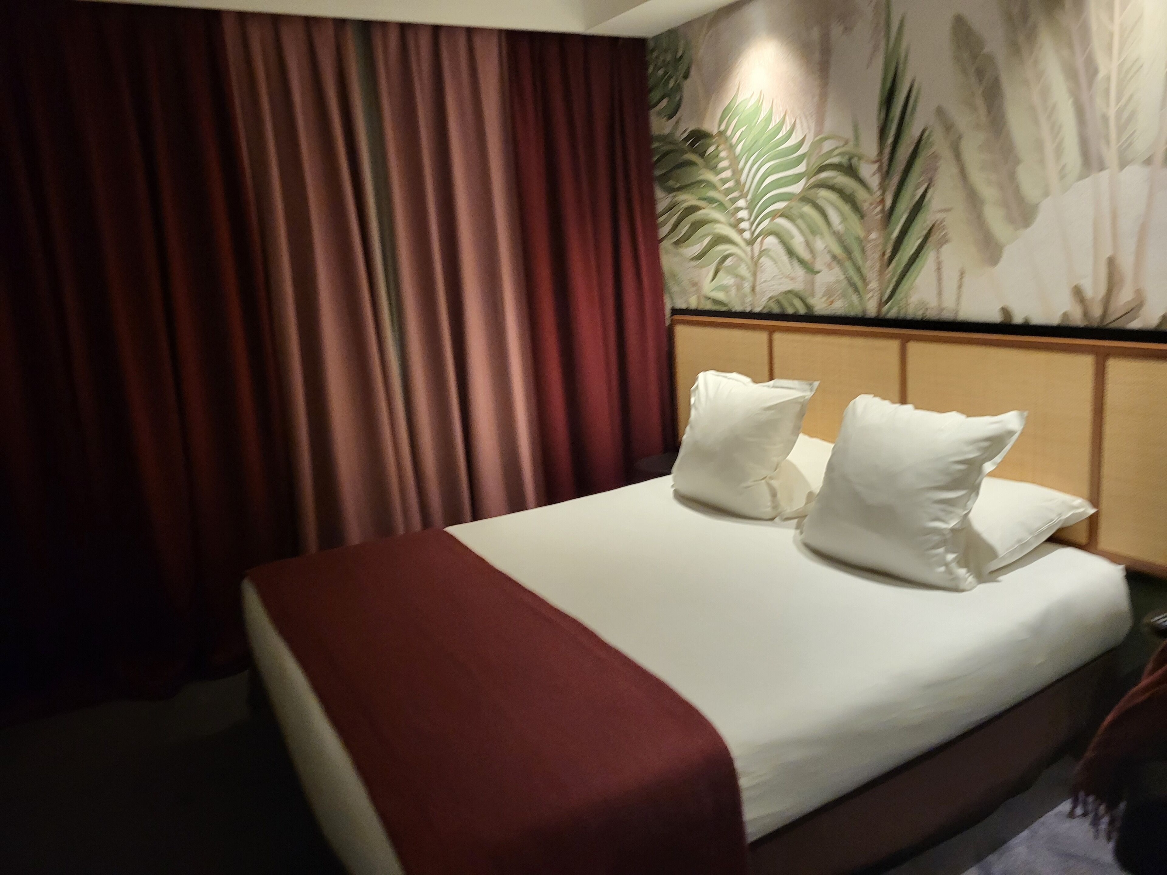classic double room | in-room safe, desk, blackout curtains, soundproofing