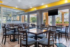 Café da manhã continental grátis todos os dias