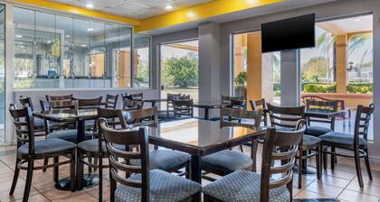 Quality Inn Sarasota North Near Lido Key Beach