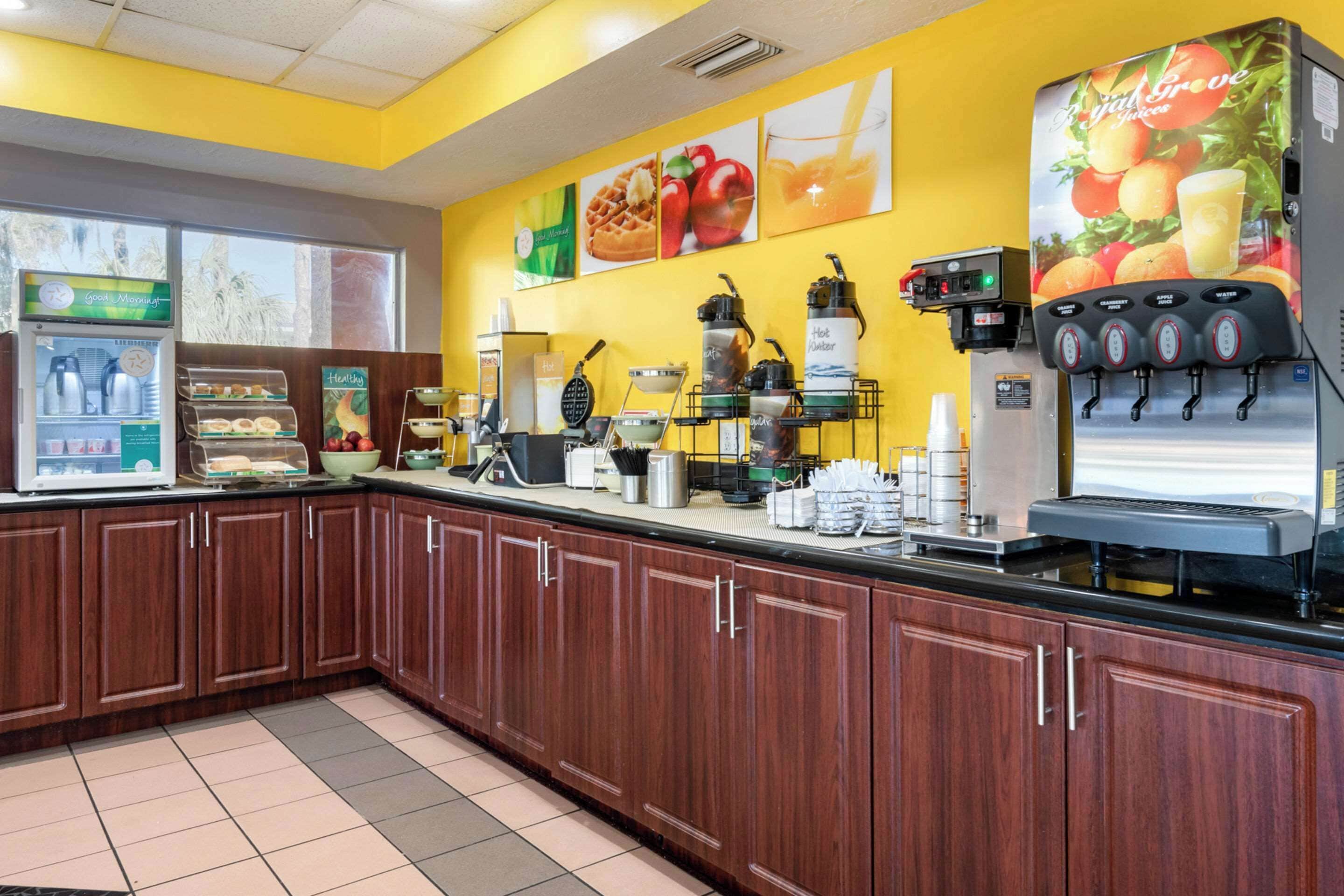 free daily continental breakfast