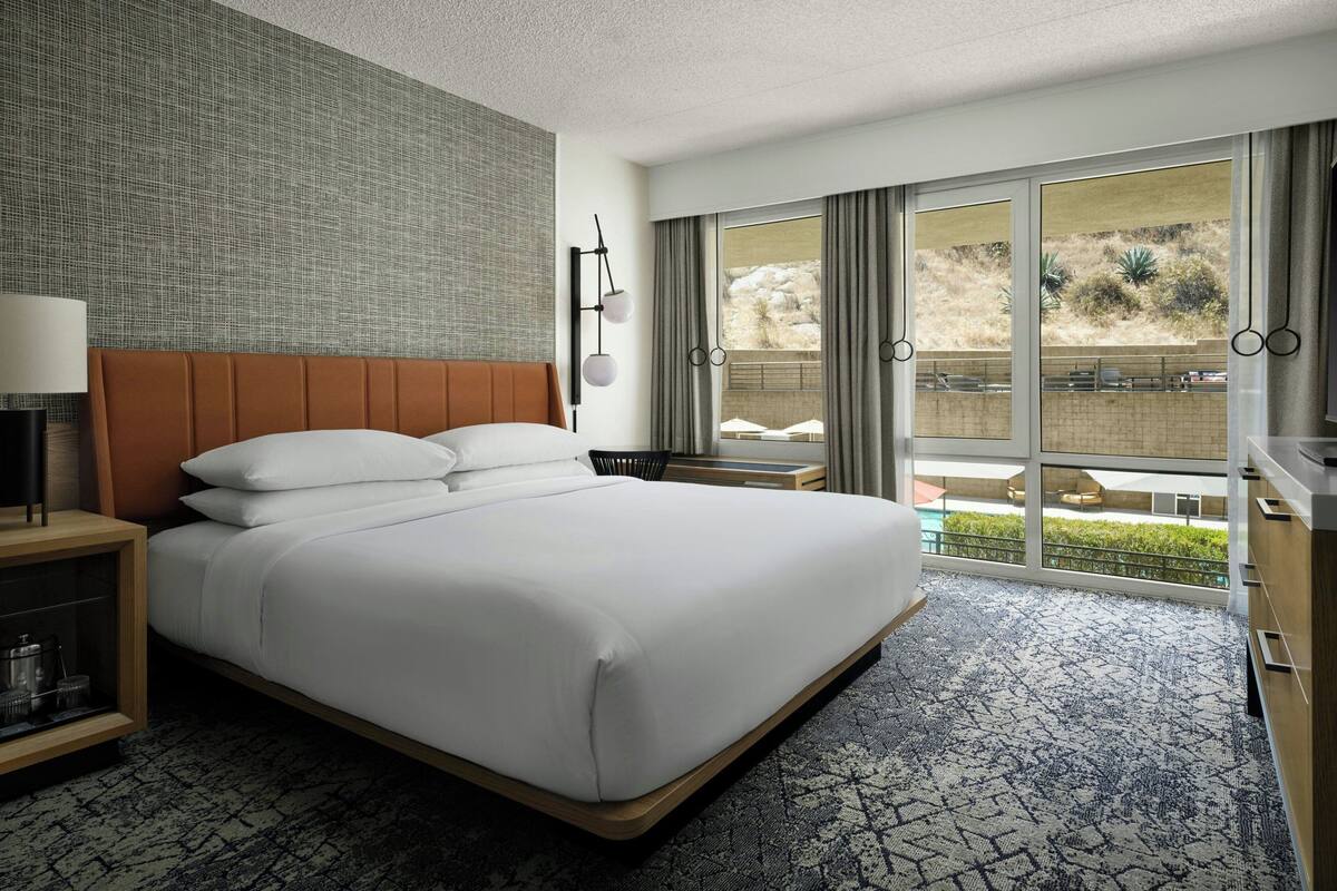 Premium bedding, down comforters, in-room safe, desk