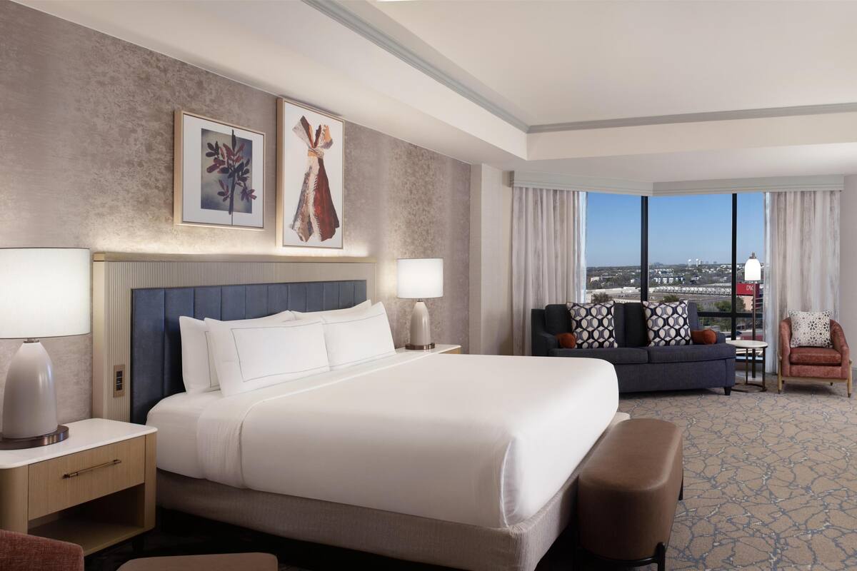 Grand Suite, 1 King Bed, Tower